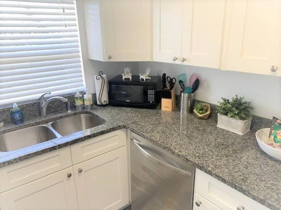 Beautiful Bright & Sparkling 2Bed 1Bath Beach Retreat - Unit 212 Cocoa Beach Exterior photo