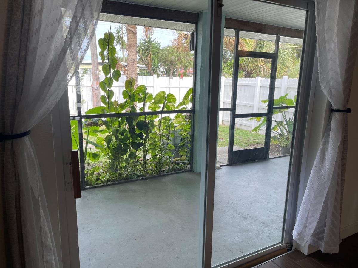 Beautiful Bright & Sparkling 2Bed 1Bath Beach Retreat - Unit 212 Cocoa Beach Exterior photo